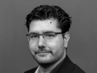 Schwarz-Weiß-Portraitfoto von Florian Körner