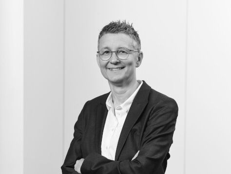 Schwarz-Weiß-Portraitfoto von Sabine Corsten