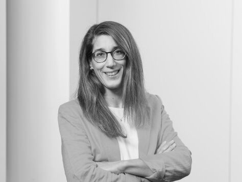 Schwarz-Weiß-Portraitfoto von Sophia Timmermann