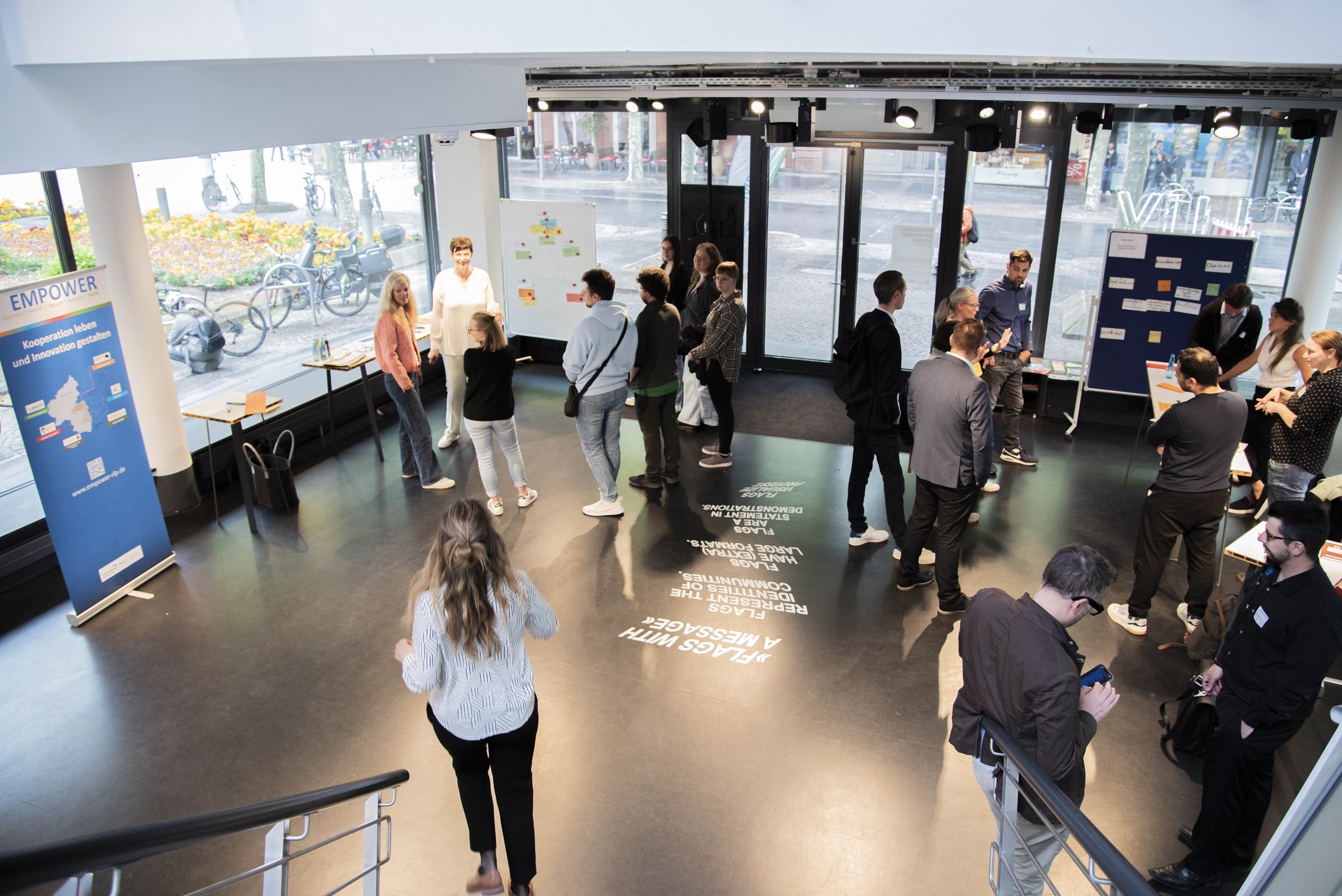 Teilnehmende der Transferveranstaltung im LUX Pavillon