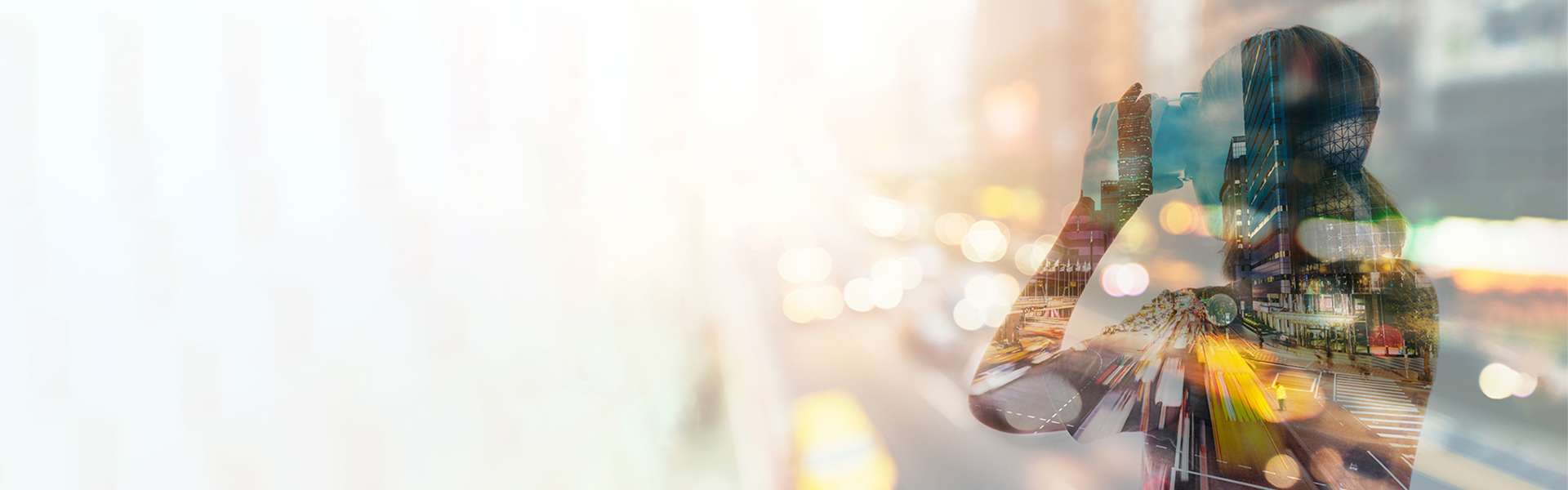 Forschung zum Megatrend Digitalisierung und Konnektivität: Ein Frau mit VR-Brille nutzt eine Augmented Reality-Anwendung