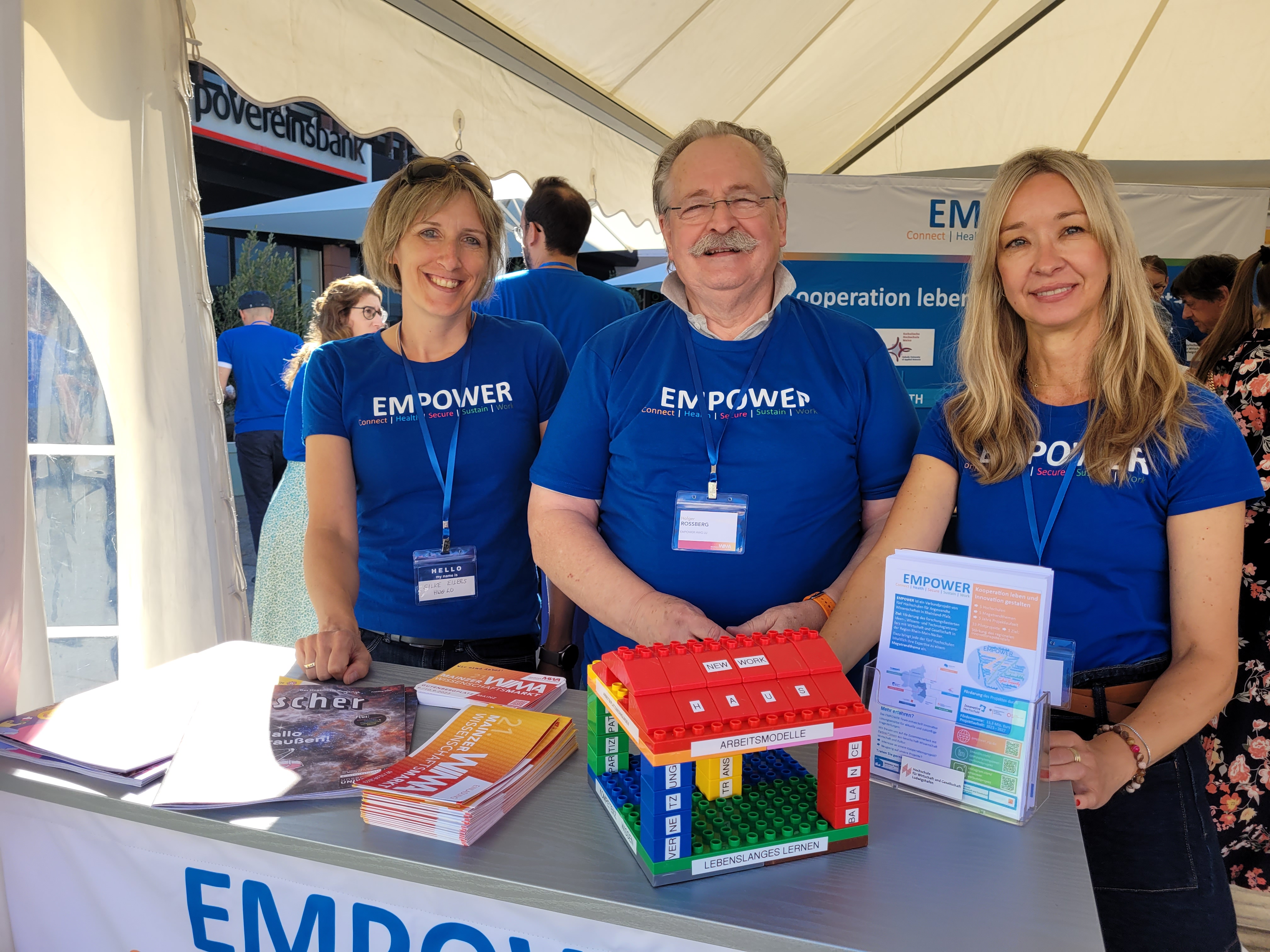 Infostand von EMPOWER auf dem Mainzer Wissenschaftsmarkt