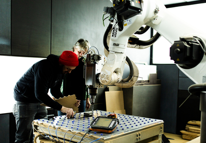 Forschende bei der Arbeit im Kompetenzzentrum Digitale Fertigung